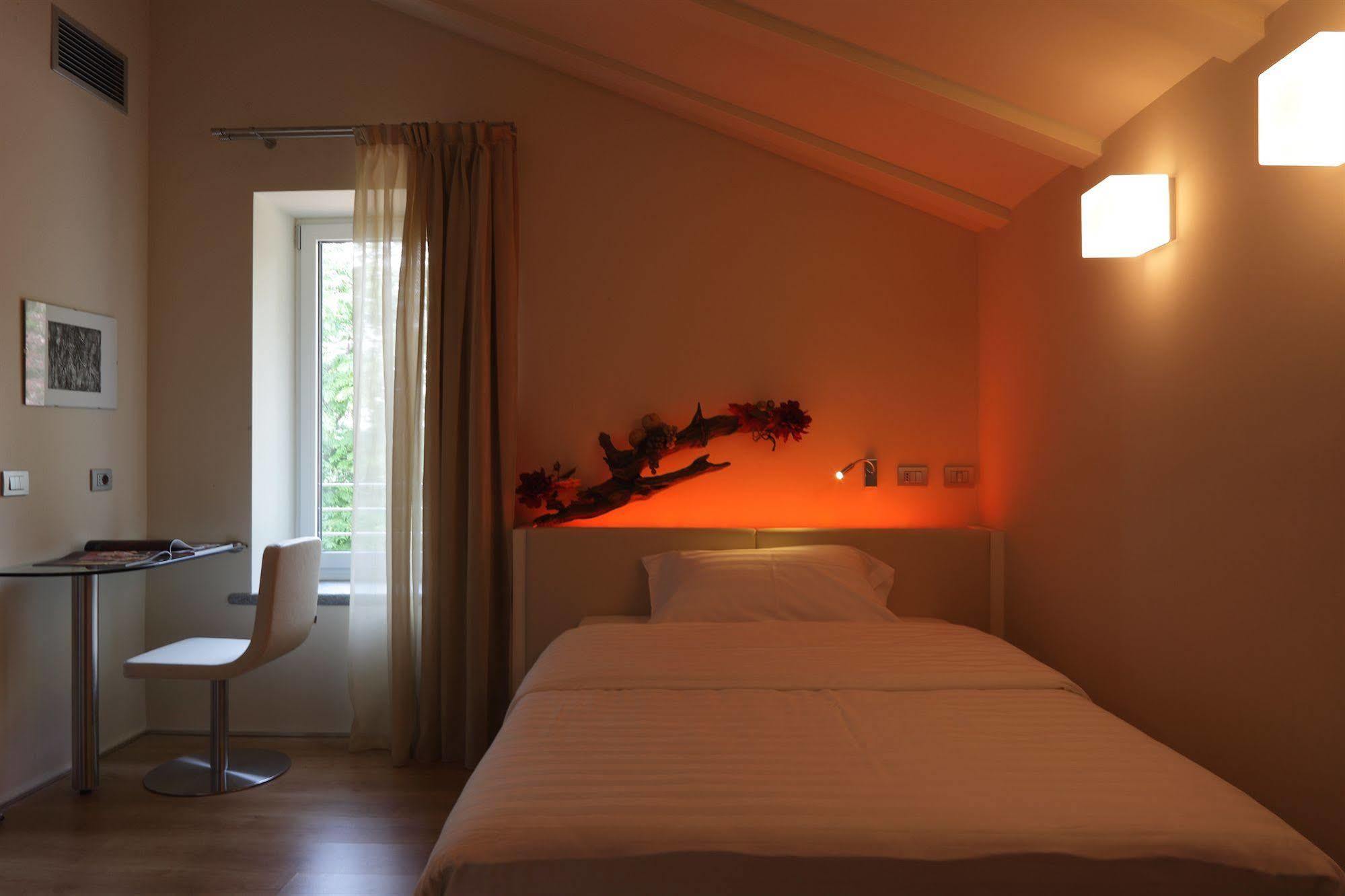 Viggiù Le Pinete Design Bed And Breakfast מראה חיצוני תמונה